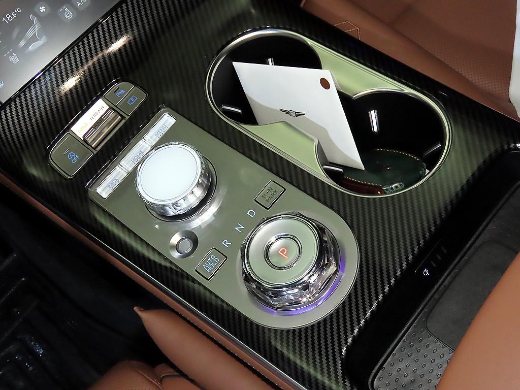 Genesis GV70 - Vista 12