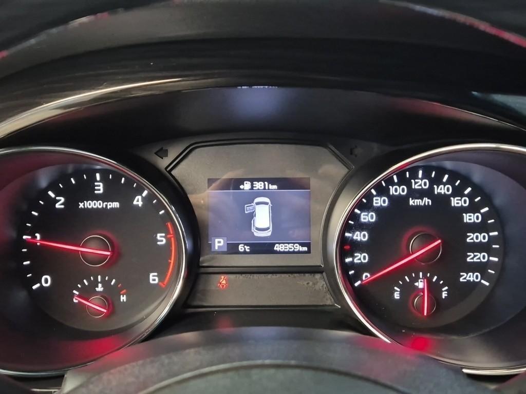 KIA Carnival - Vista 5