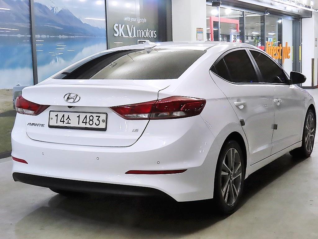 HYUNDAI Avante - Vista 4