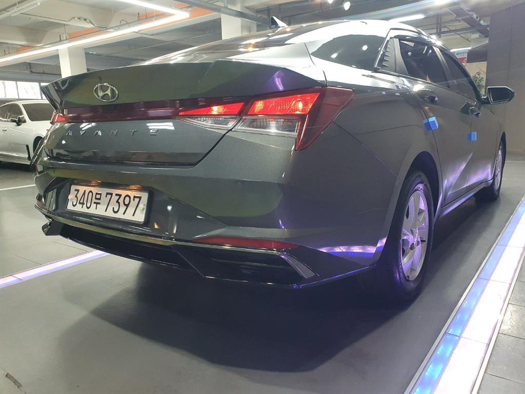 HYUNDAI Avante - Vista 5