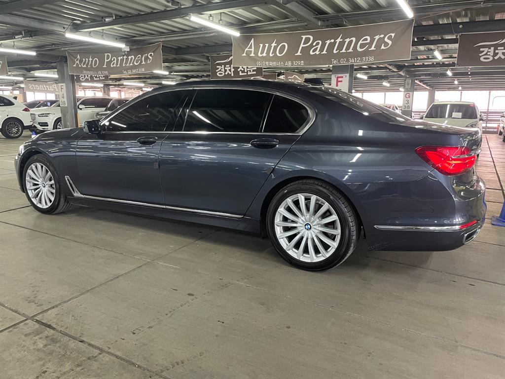 BMW 7 Series - Vista 3