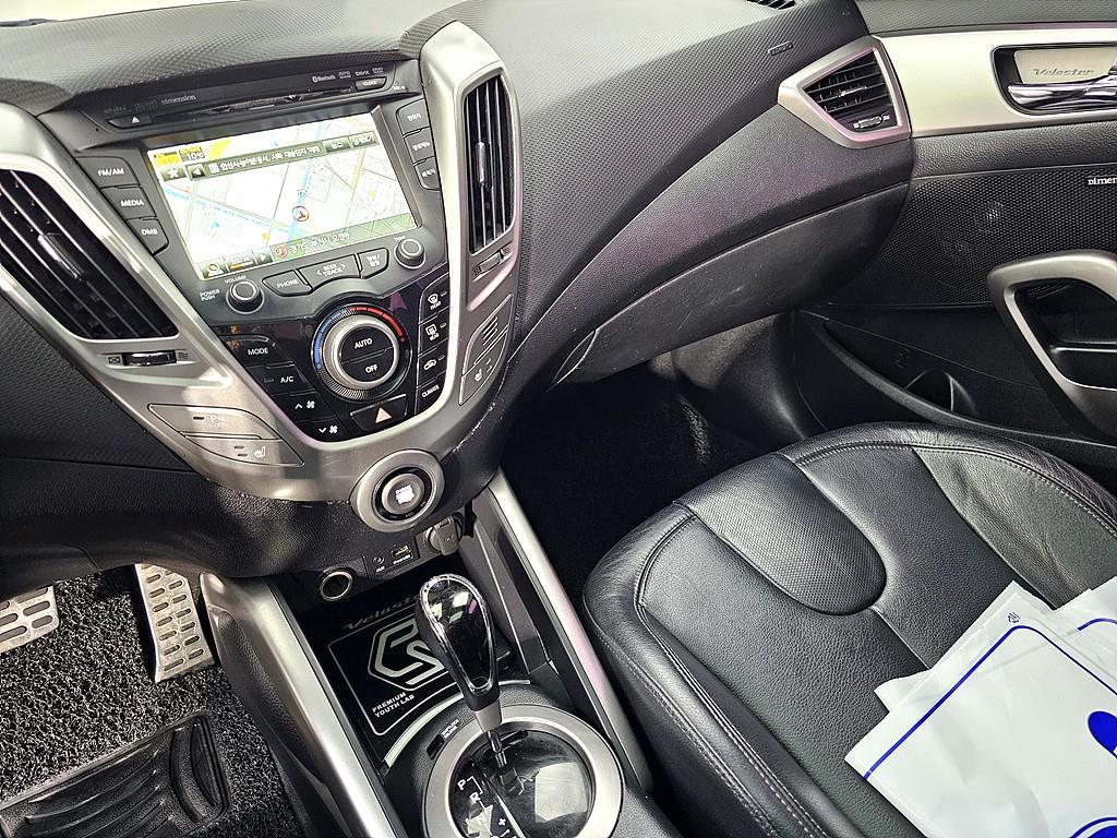 HYUNDAI Veloster - Vista 10