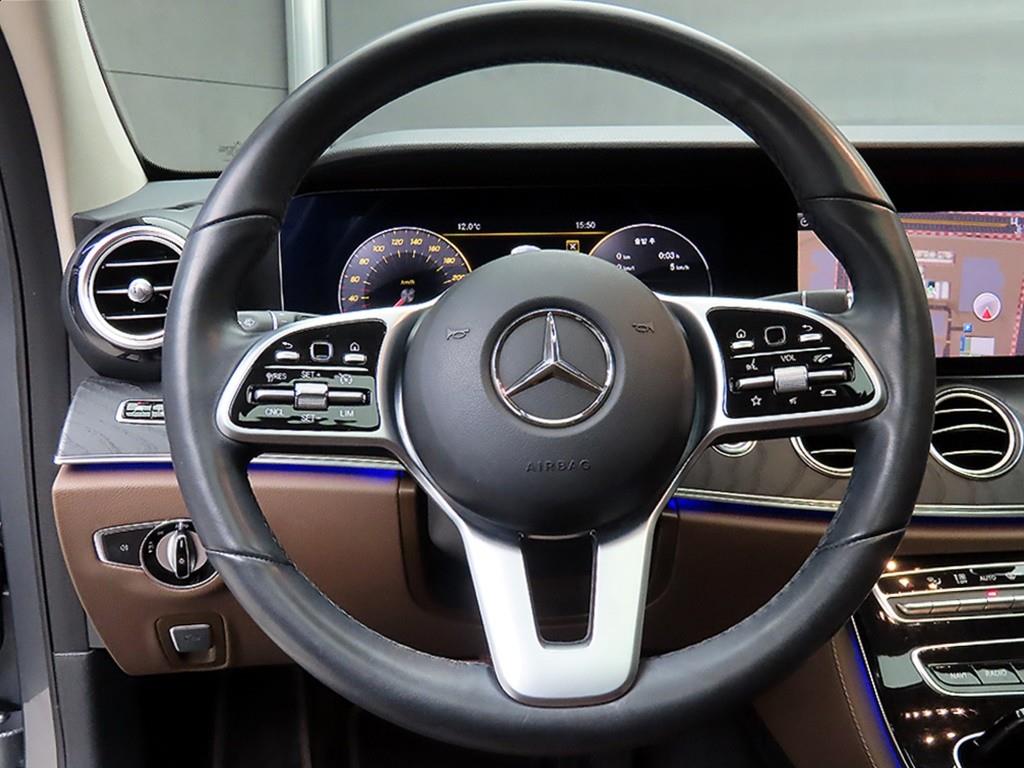 Mercedes Benz E class - Vista 9