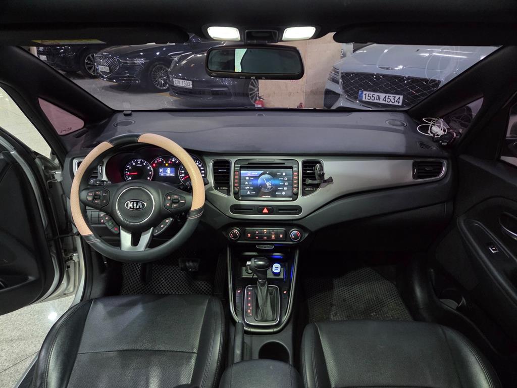 KIA Carens - Vista 8