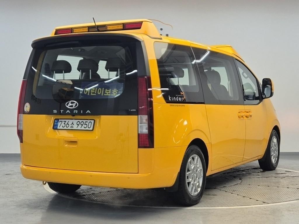 HYUNDAI Staria - Vista 4