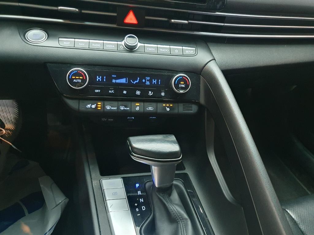 HYUNDAI Avante - Vista 10