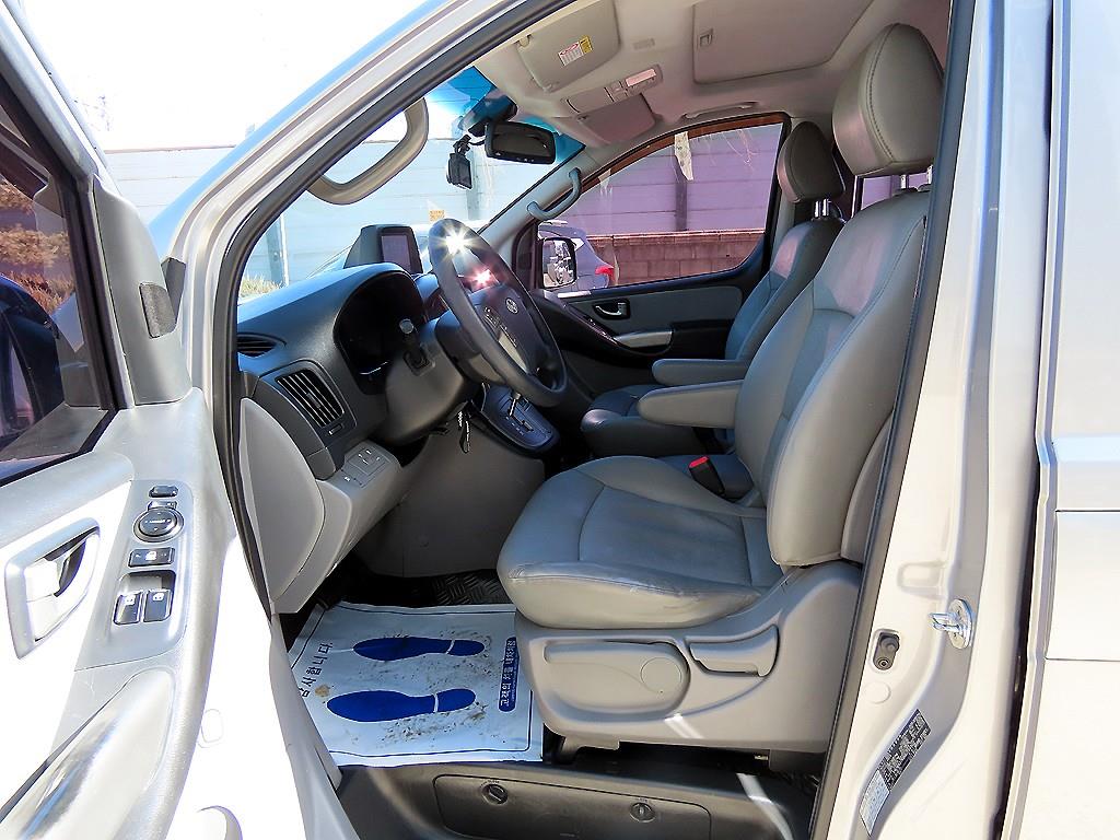 HYUNDAI Starex - Vista 5