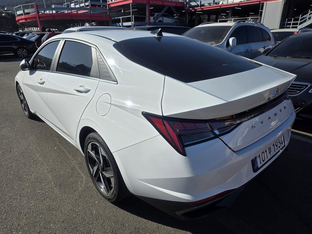 HYUNDAI Avante - Vista 5