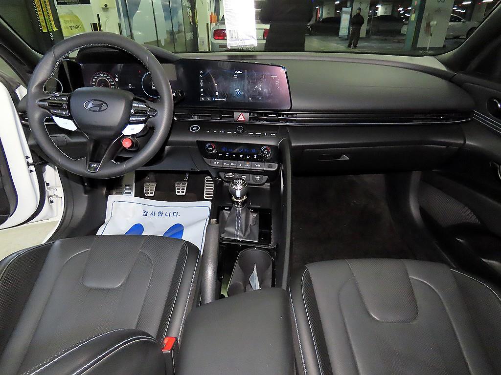 HYUNDAI Avante - Vista 10