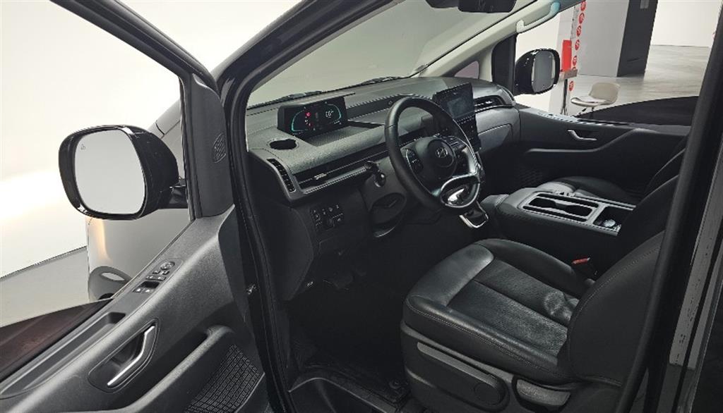 HYUNDAI Staria - Vista 10