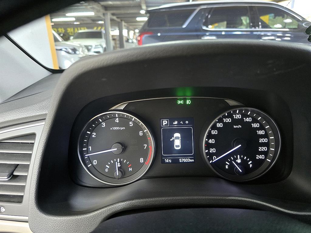 HYUNDAI Avante - Vista 12