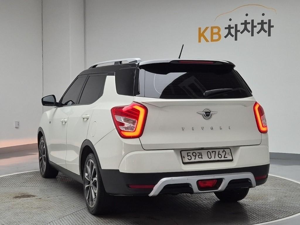 Ssangyong Tivoli - Vista 3