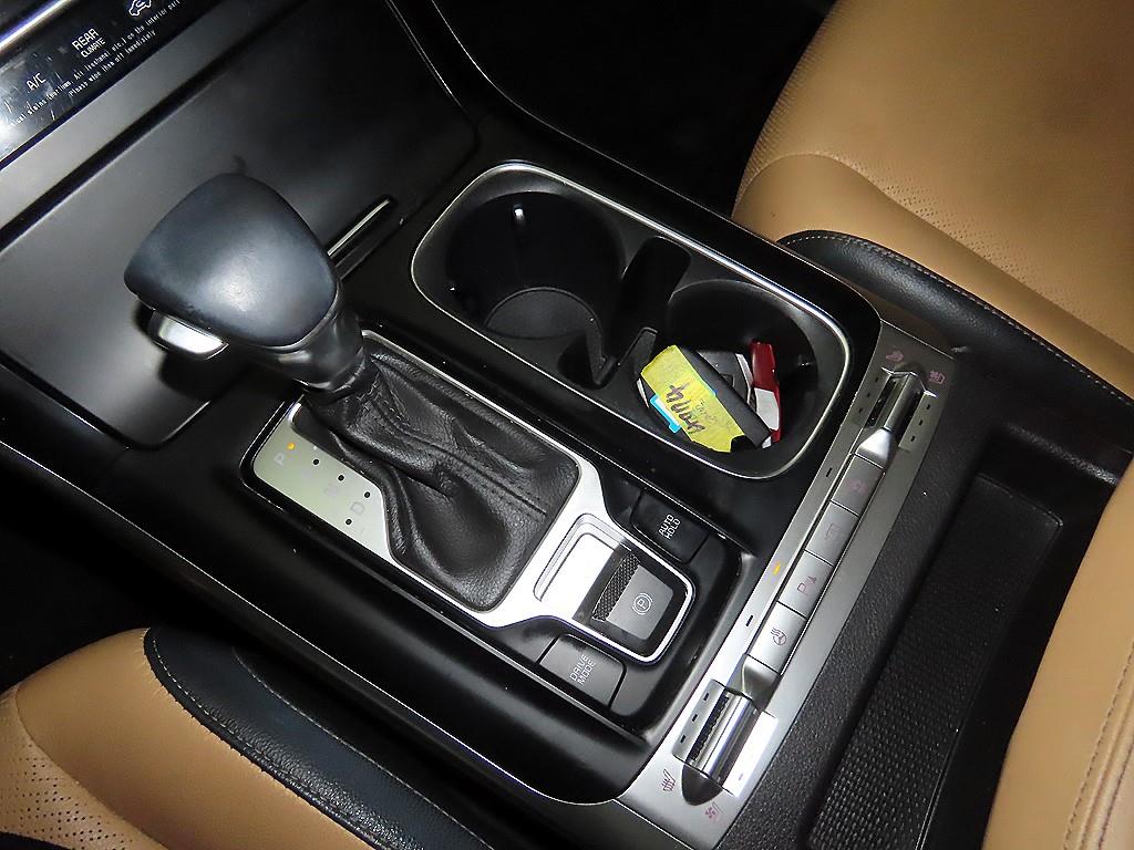 KIA Carnival - Vista 12