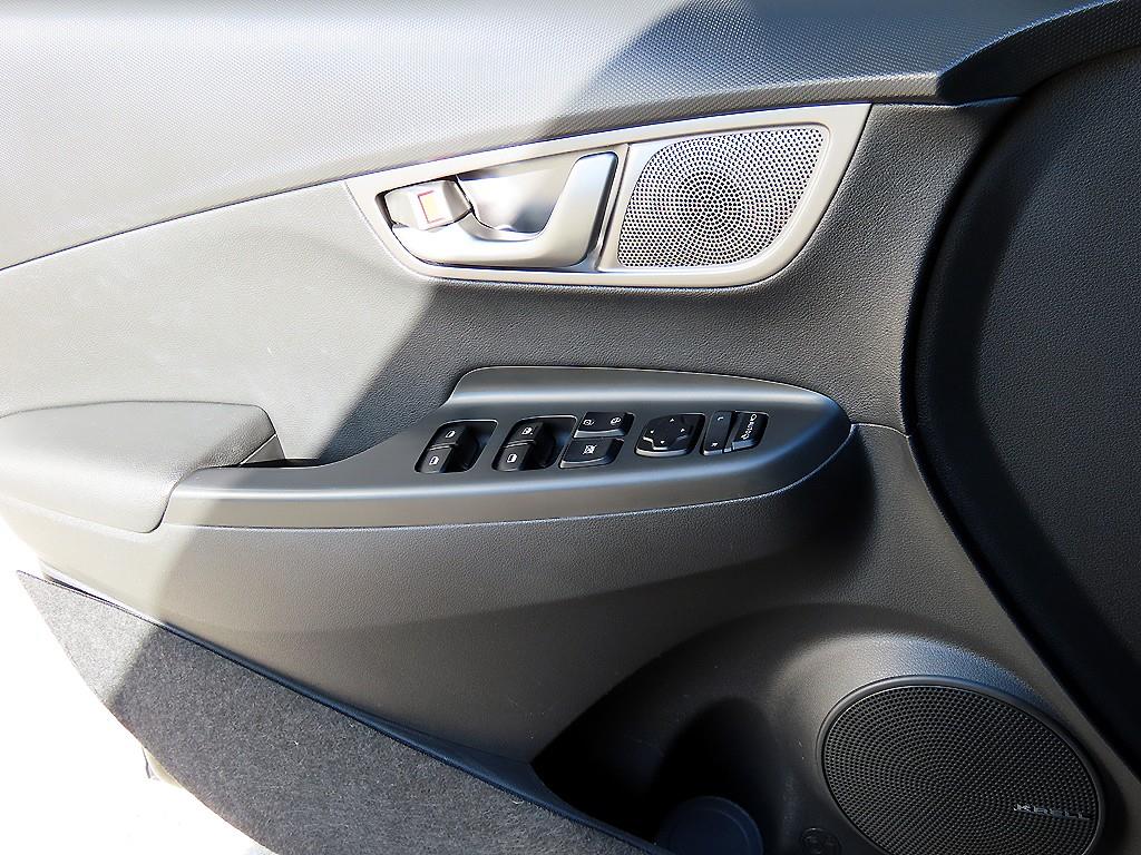 HYUNDAI Kona - Vista 12