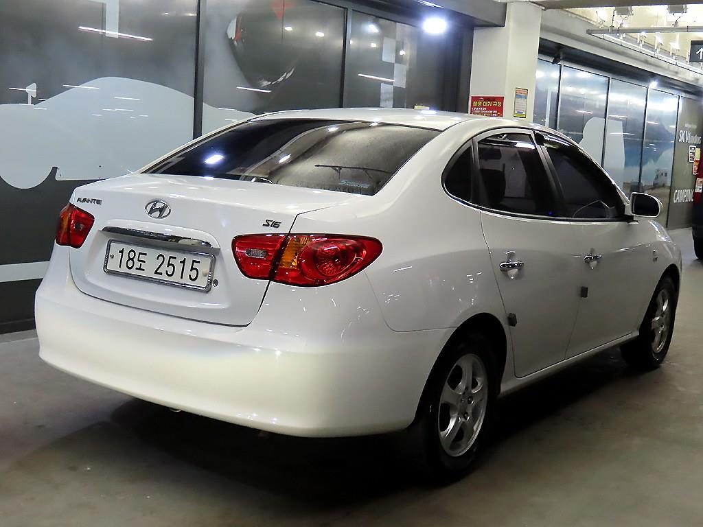 HYUNDAI Avante - Vista 4