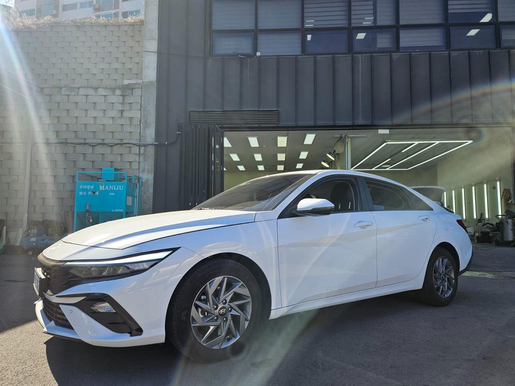 HYUNDAI Avante 2026 Blanco - Importación desde Corea - HF Imports Iquique - Foto 1