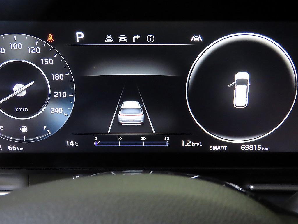 KIA Carnival - Vista 9