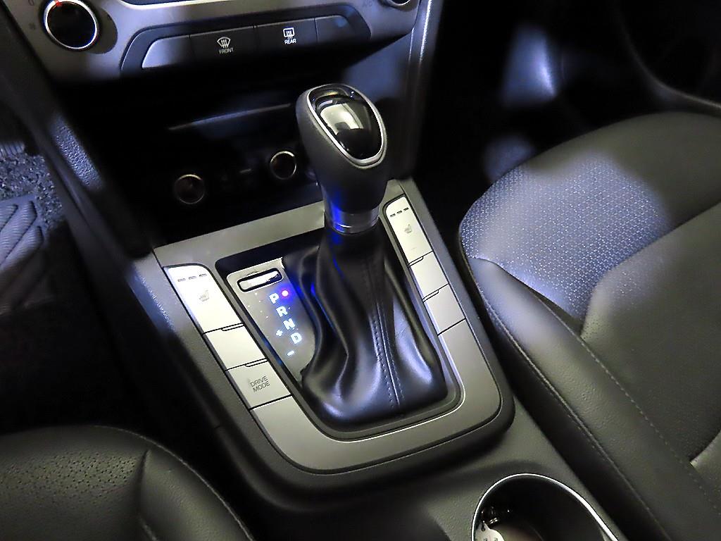 HYUNDAI Avante - Vista 12