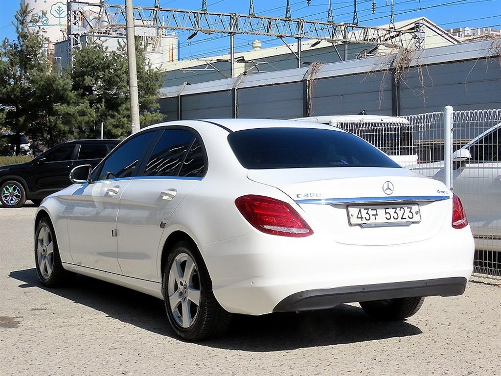 Mercedes Benz C Class - Vista 3
