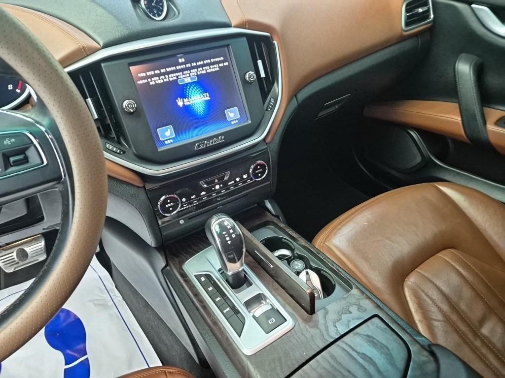 Maserati Ghibli - Vista 10