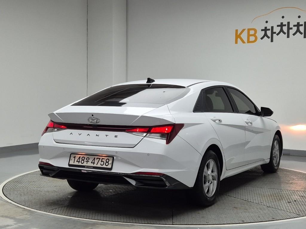 HYUNDAI Avante - Vista 4