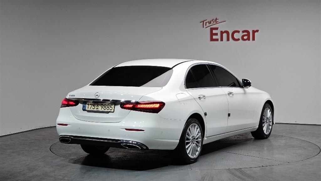 Mercedes Benz E class - Vista 2