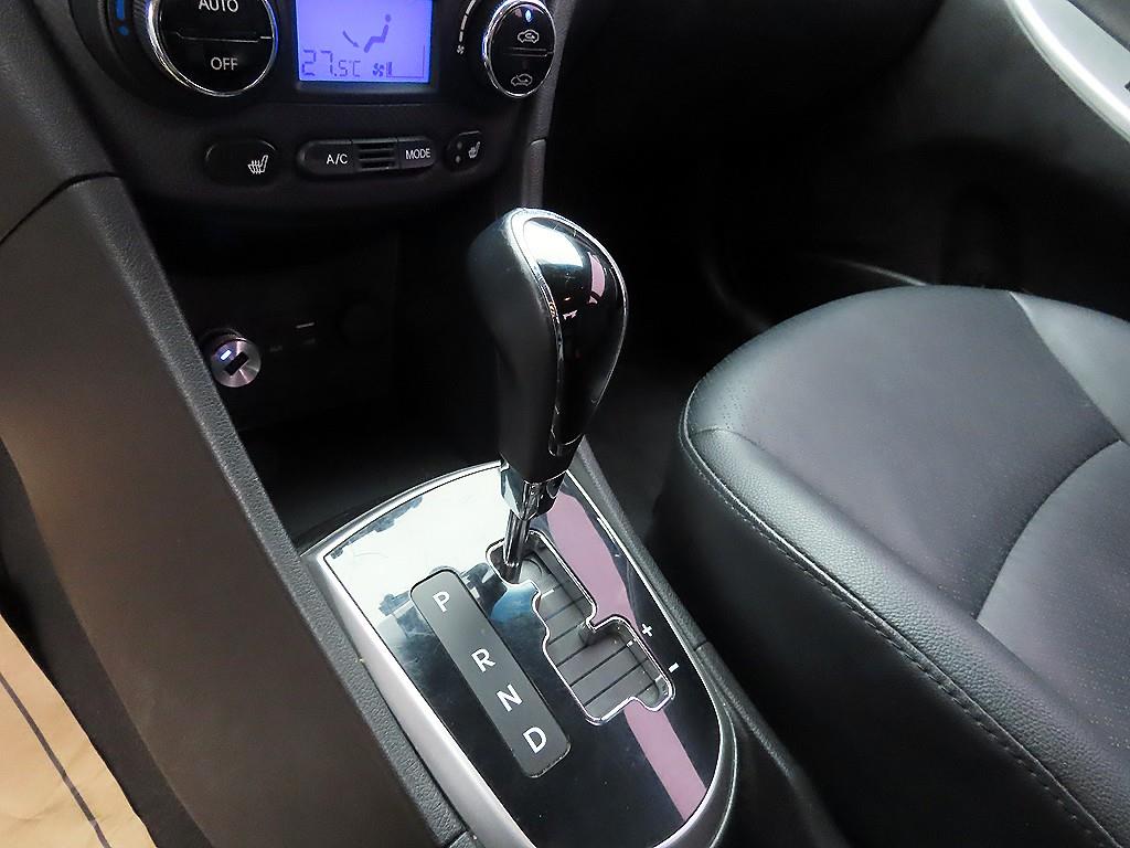 HYUNDAI Accent - Vista 11