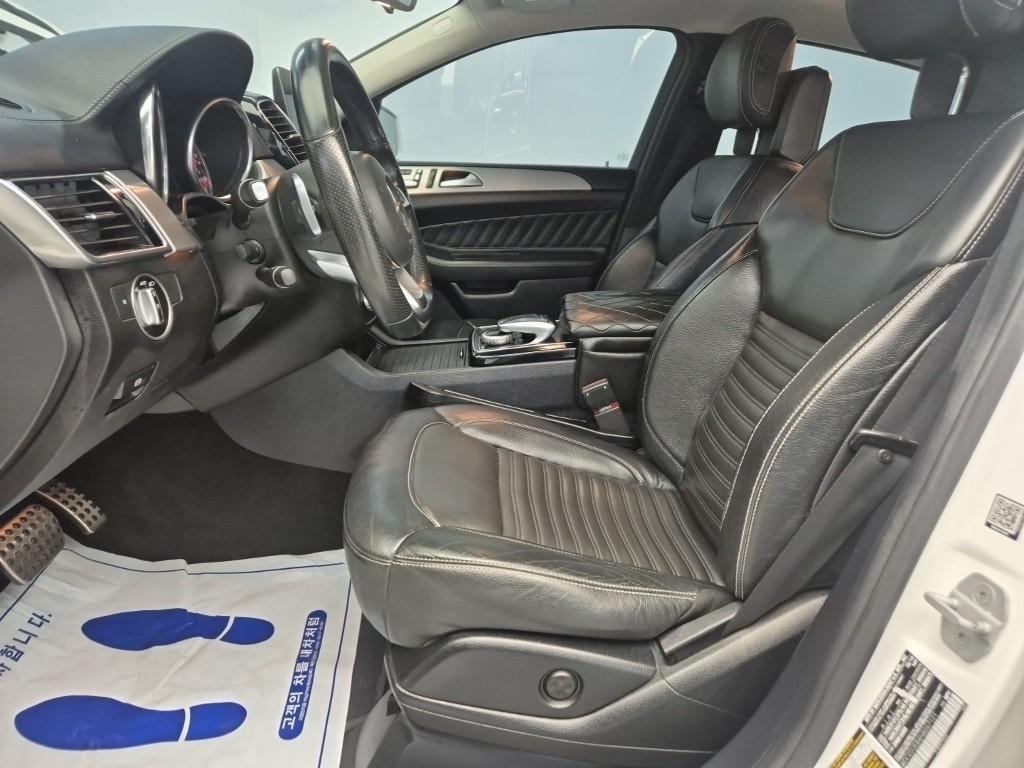 Mercedes Benz GLE Class - Vista 11