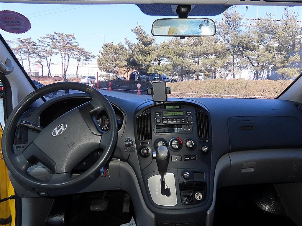 HYUNDAI Starex - Vista 8