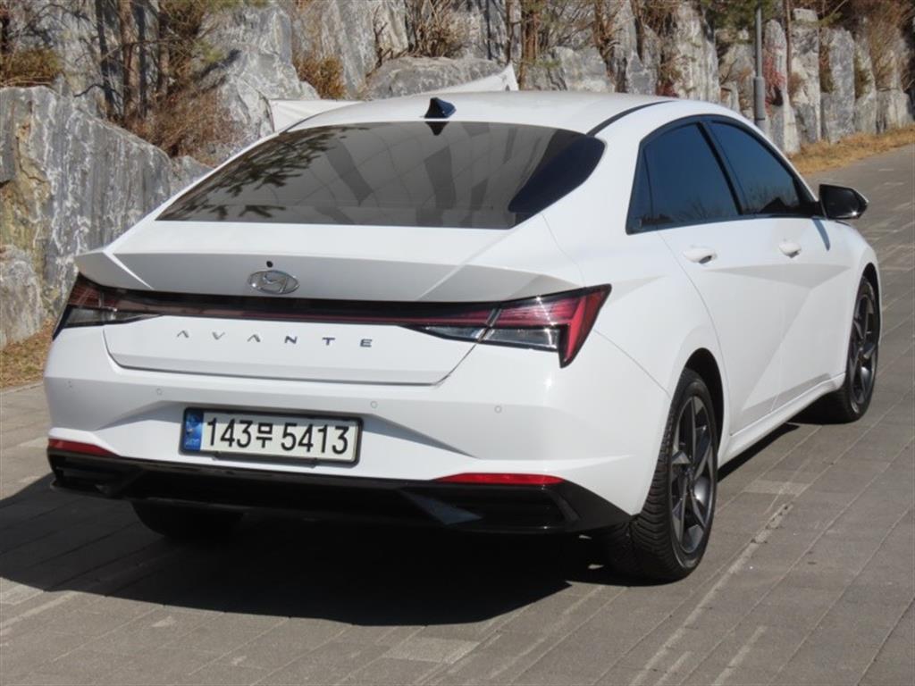 HYUNDAI Avante - Vista 5