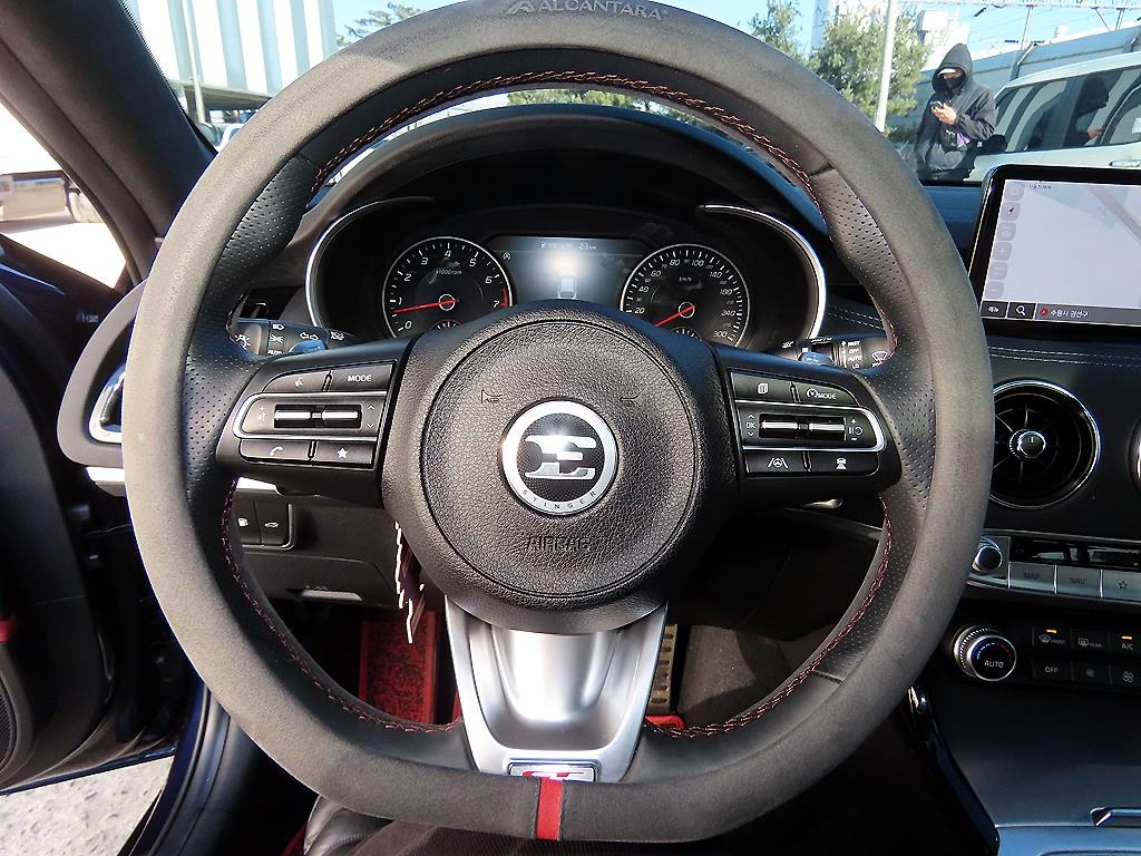 KIA Stinger - Vista 8