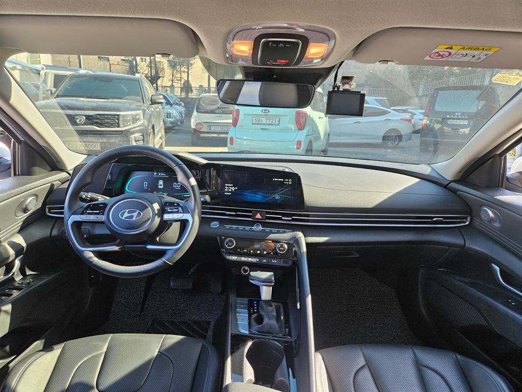 HYUNDAI Avante - Vista 7