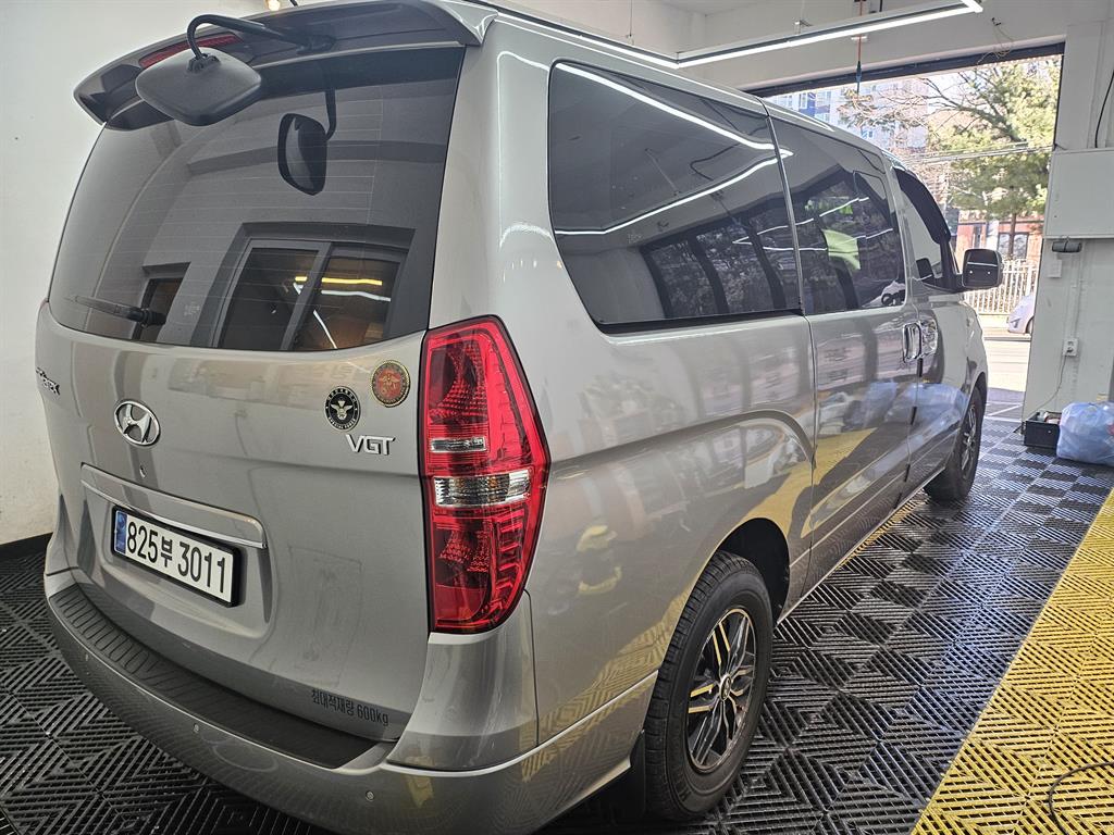 HYUNDAI Starex - Vista 5