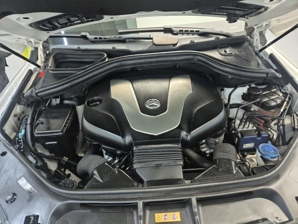 Mercedes Benz GLE Class - Vista 5