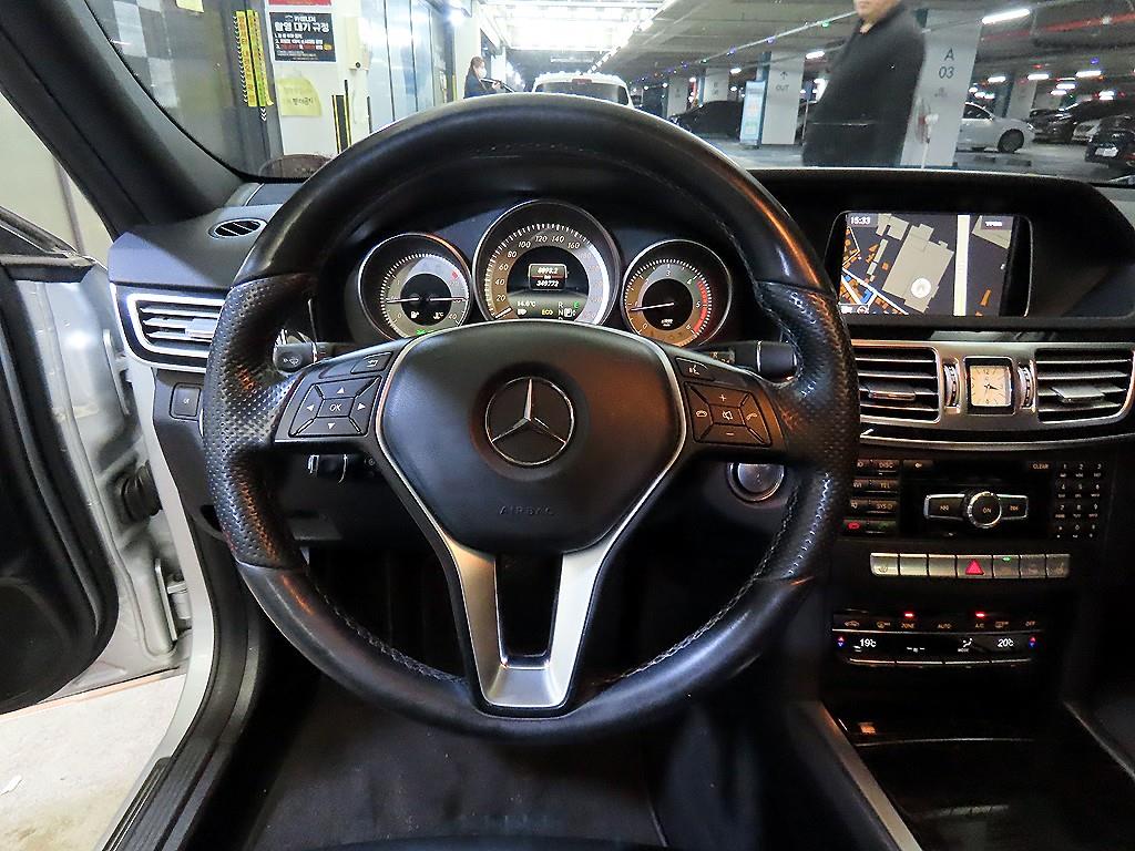 Mercedes Benz E class - Vista 8