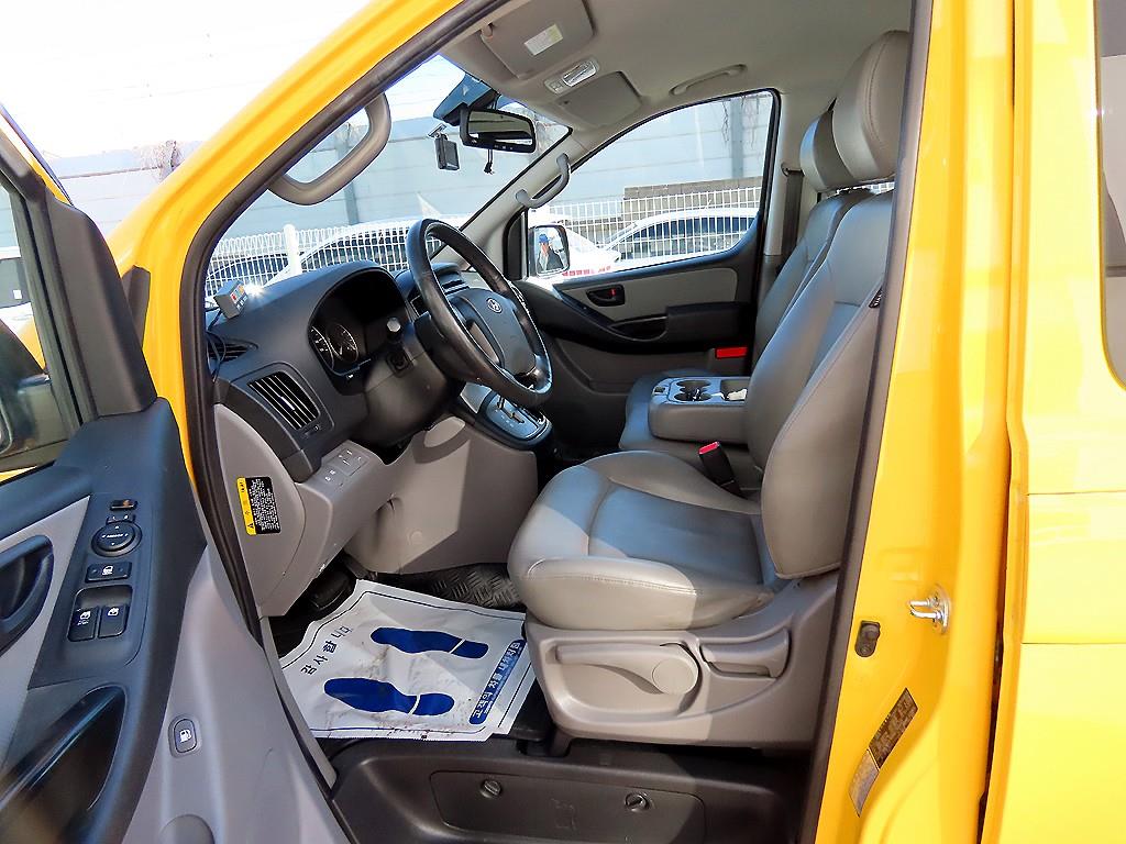 HYUNDAI Starex - Vista 5