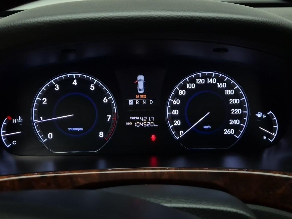 HYUNDAI Equus - Vista 6