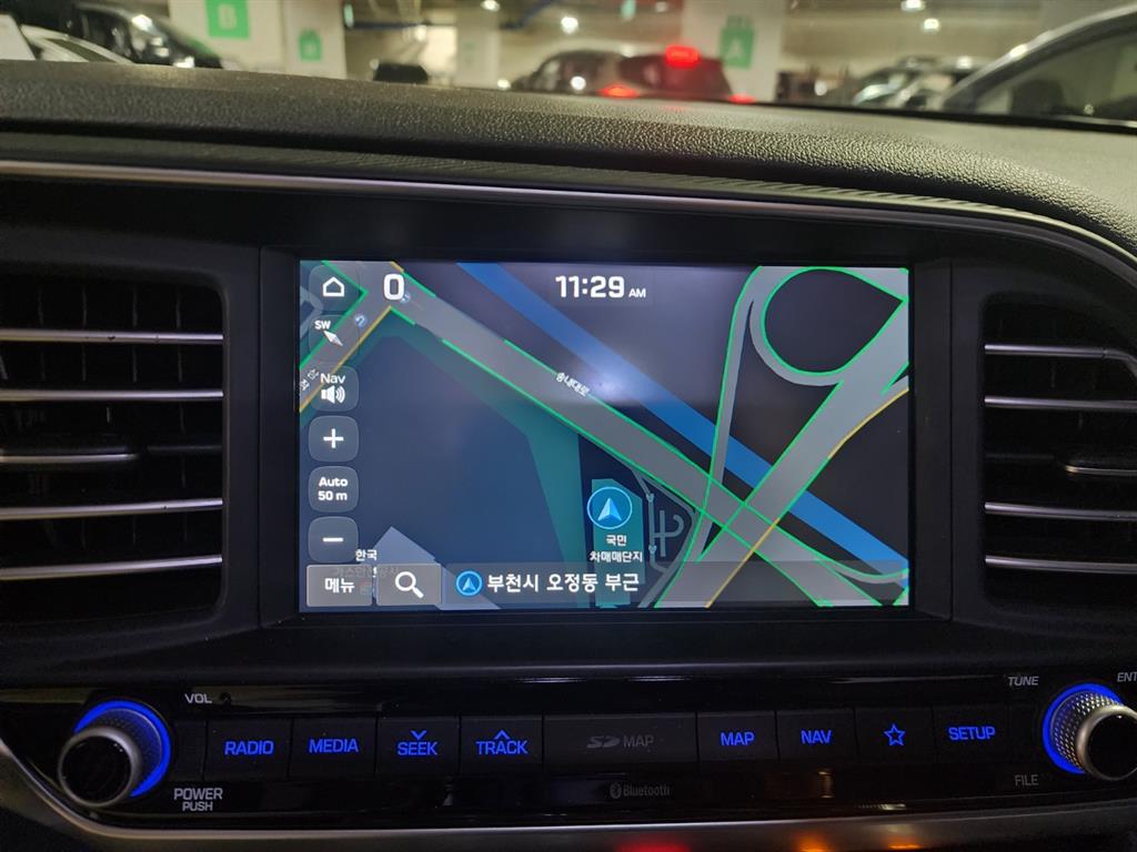 HYUNDAI Avante - Vista 9