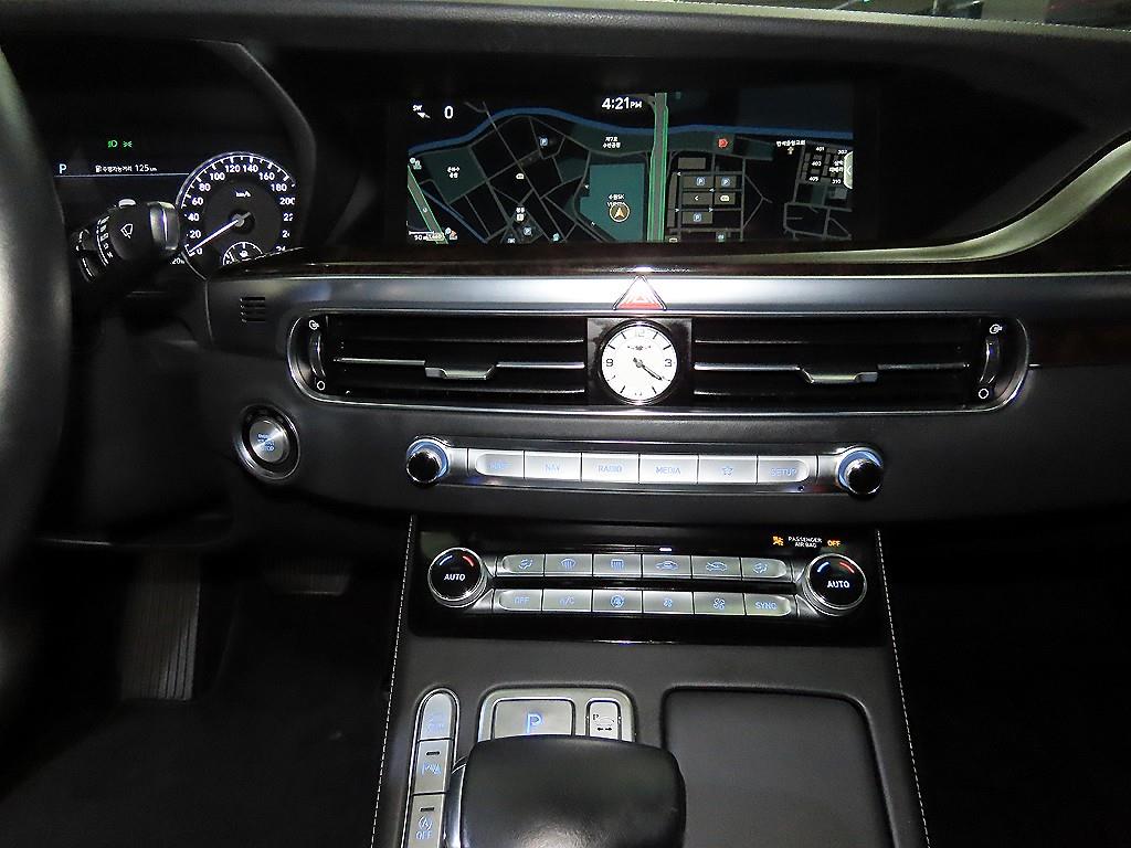 Genesis G90 - Vista 11