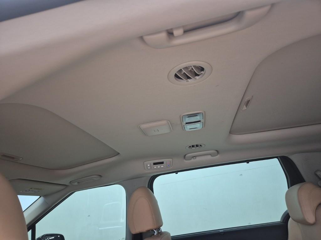 KIA Carnival - Vista 7