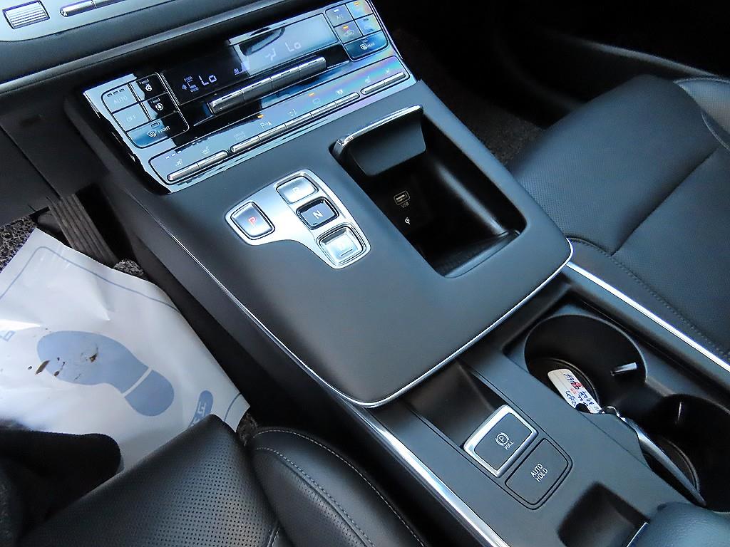 HYUNDAI Grandeur - Vista 10