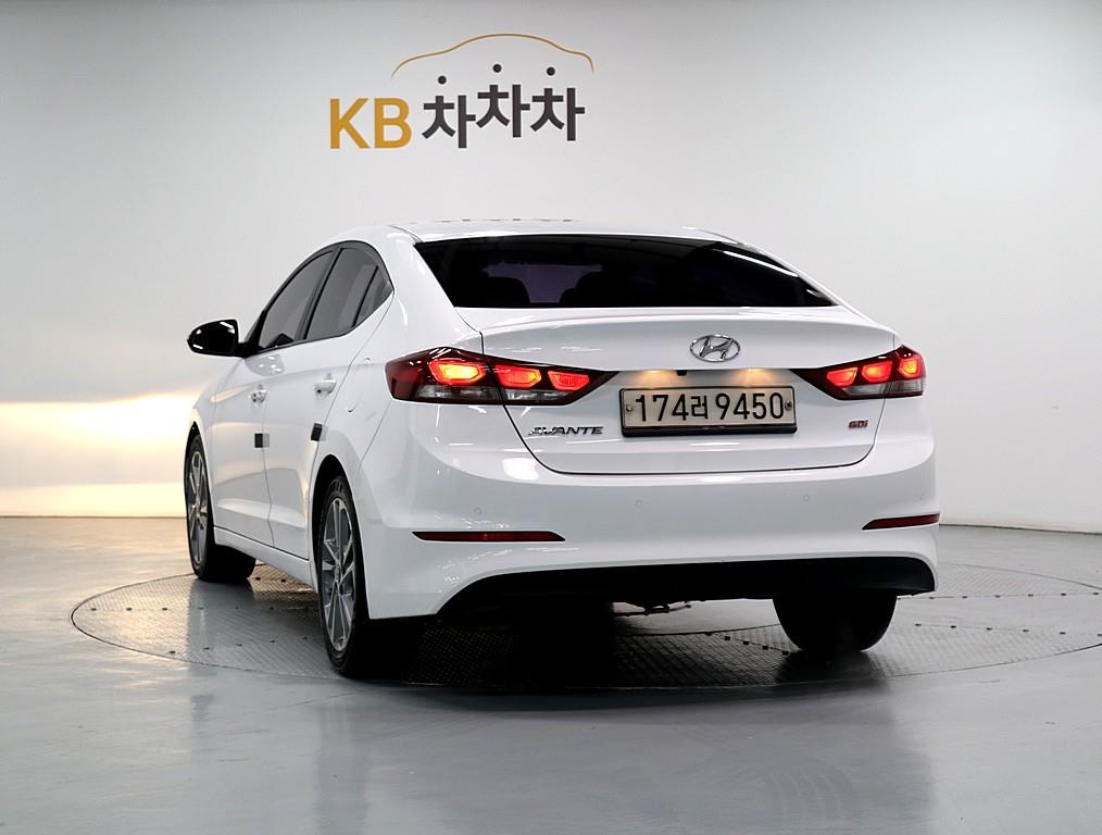 HYUNDAI Avante - Vista 4