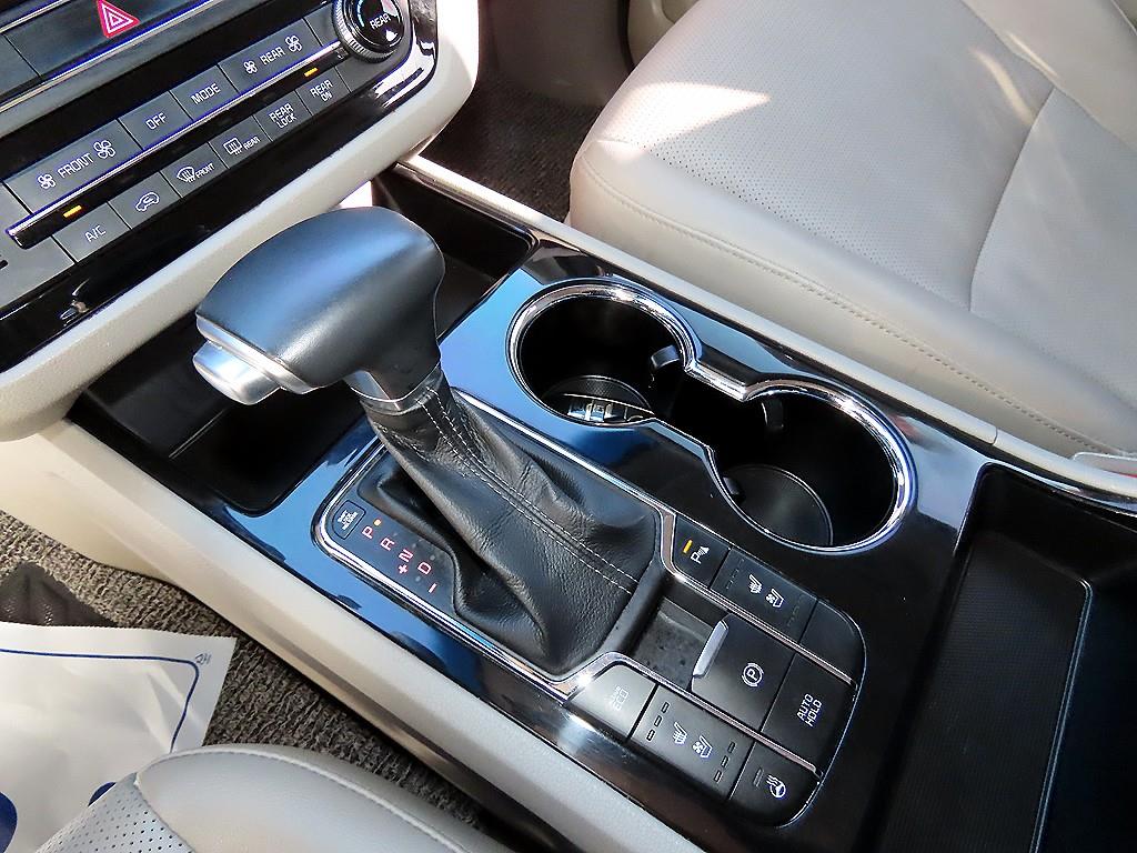 KIA Carnival - Vista 11