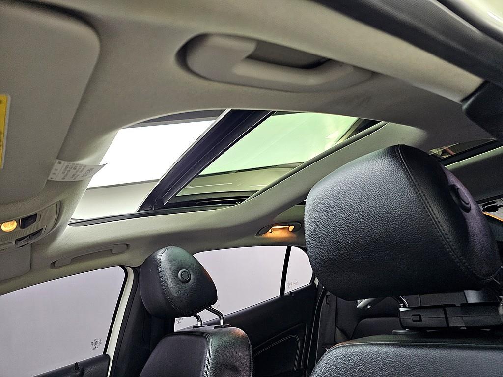 Mercedes Benz GLA Class - Vista 12