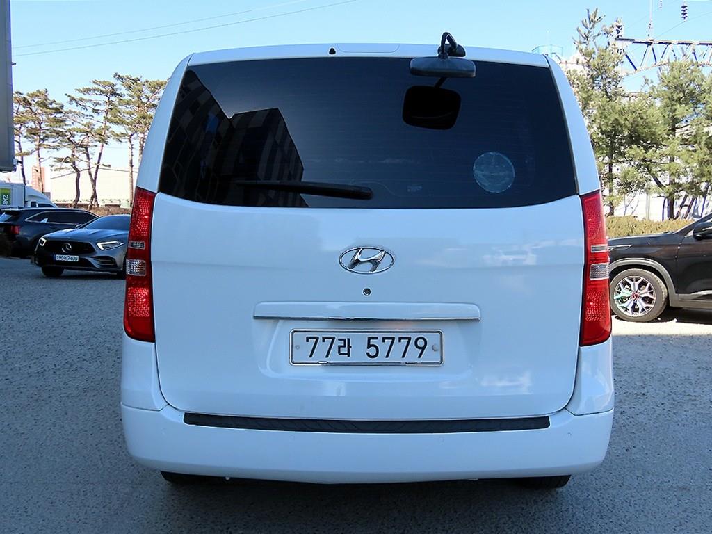 HYUNDAI Starex - Vista 4