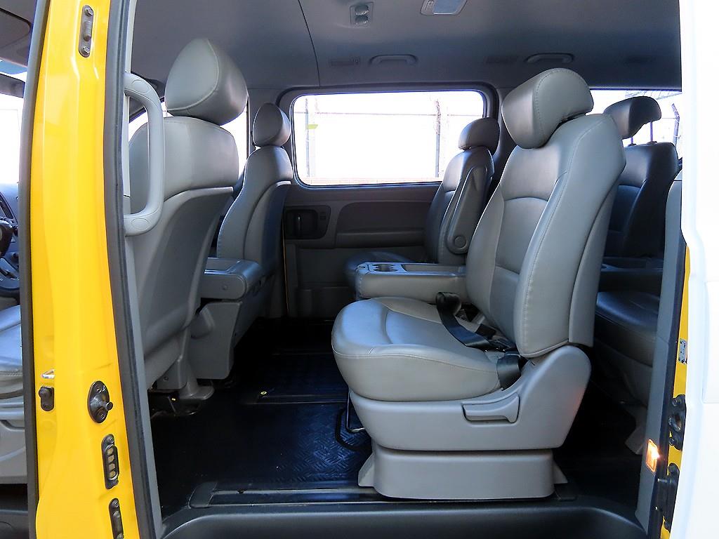 HYUNDAI Starex - Vista 6