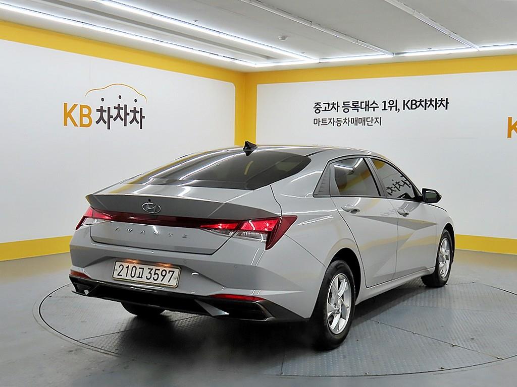 HYUNDAI Avante - Vista 4