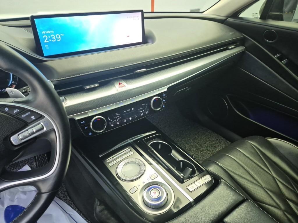 Genesis G80 - Vista 9