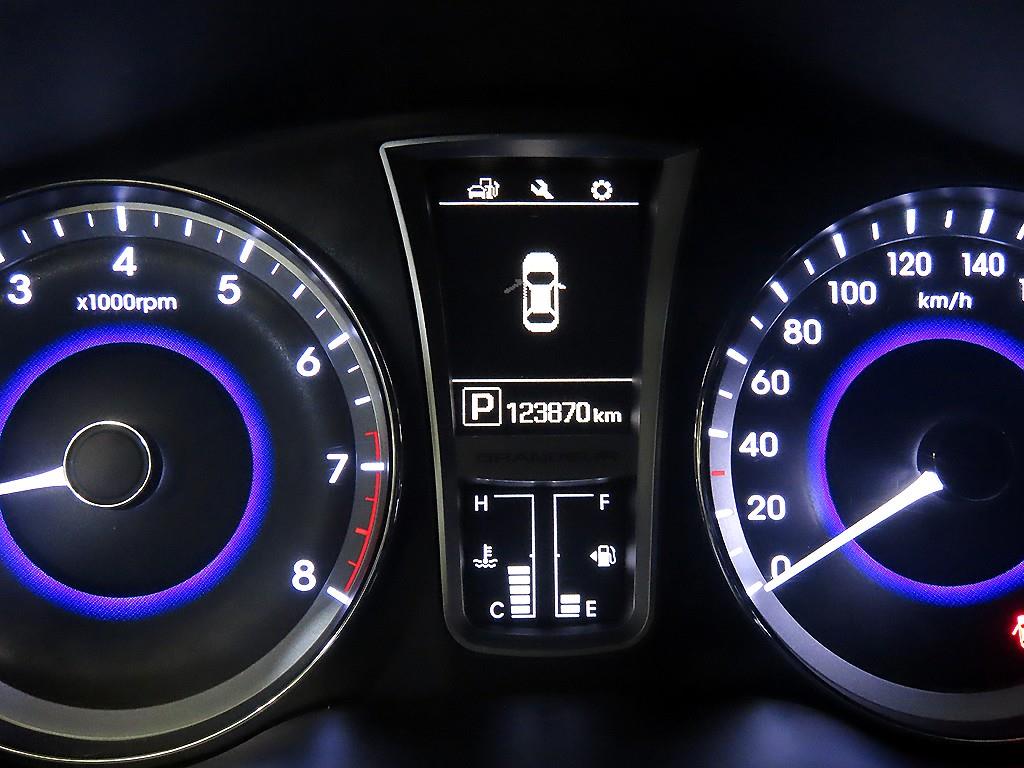 HYUNDAI Grandeur - Vista 9