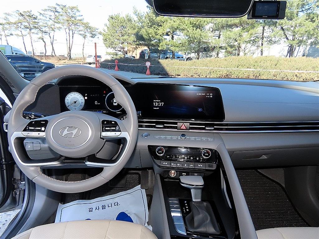 HYUNDAI Avante - Vista 7